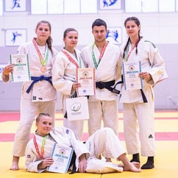 b63f9b7ac8a3d474c25b2488a64e1af2